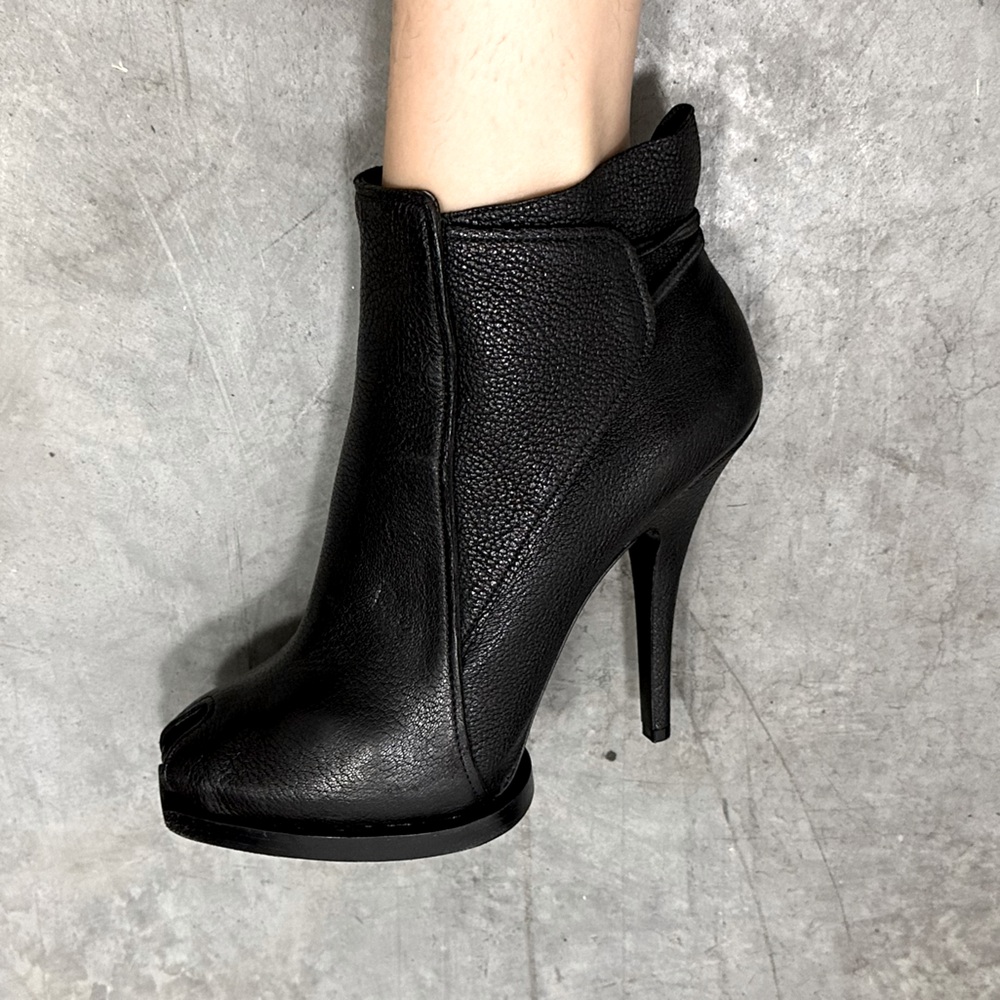 GIVENCHY hooved hoof style leather boots 38 7.5
